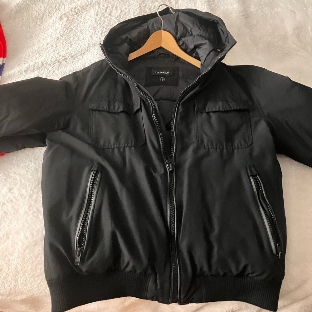Danier Men's Black Puffer Jacket - Picture 2 of 5
